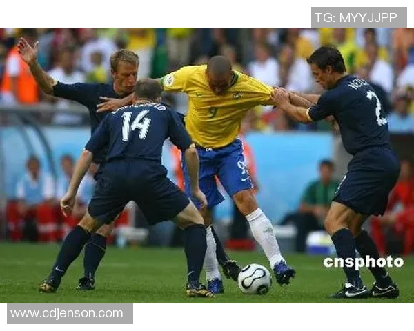 当今足坛最强巨星领衔时代巅峰之战点燃全球绿茵激情 当今足坛最强巨星领衔时代巅峰之战点燃全球绿茵激情