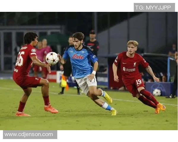 国外足球明星身材对比：从身高到体重如何影响球场表现